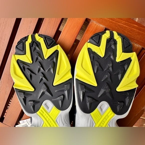 The adidas Men’s Navy Yung-96 Chasm With Neon Accents Sneakers US 10.5 - Picture 8 of 13